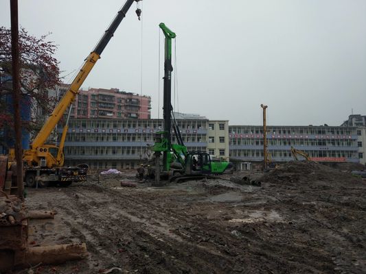 Máquina de empilhadeira com pressão piloto de 3,9 MPa Capacidade 94,3 toneladas e torque máximo de 150 KN.m para fundação de perfuração