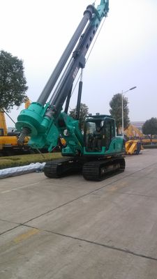 Perfuração CFA Piling Rig com 3,5 Km/h Velocidade de viagem 32 MPa Pressão do sistema hidráulico e 150 KN.m Torque máximo