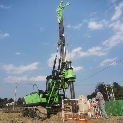 Máquina de empilhadeira com baixo espaço de cabeçalho com 5,6 m de altura livre 125 kN.m Torque e motor EU Stage V para perfuração de fundações urbanas