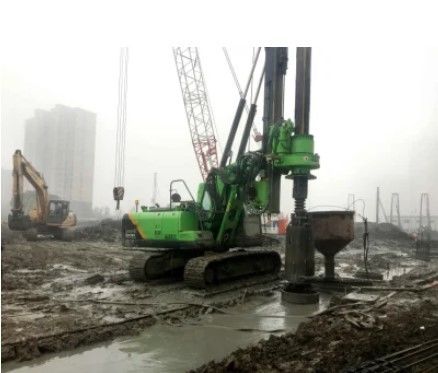 Instalação de pilhas hidráulicas de Jiangsu com largura de operação de 4300 mm, profundidade máxima de pilha de 20 mm e controle de joystick hidráulico para instalação de fundações
